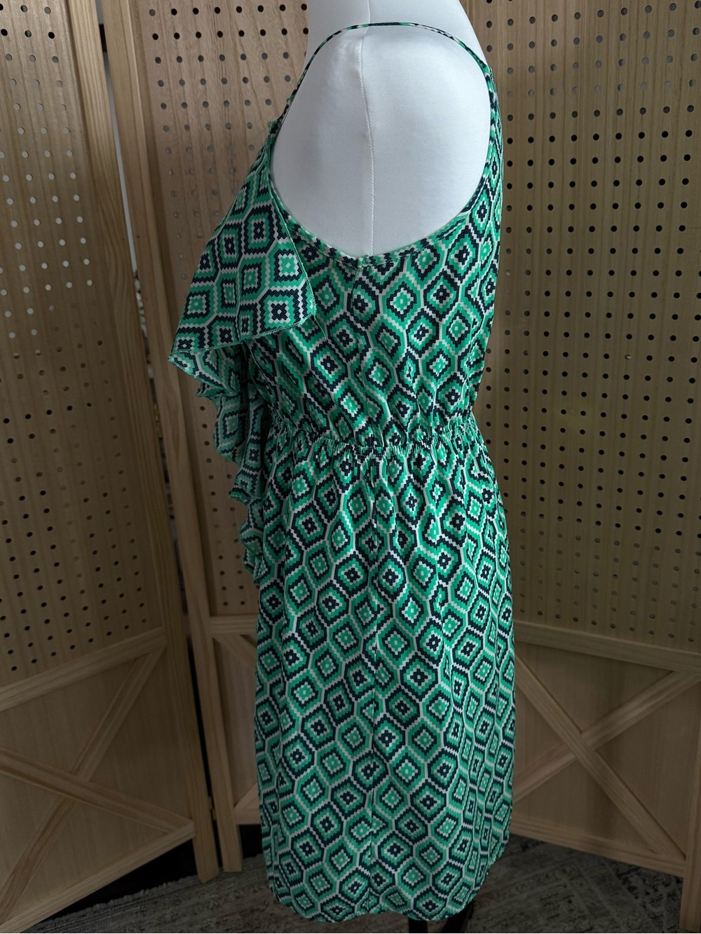 Green Geometric Ruffle Mini Dress with V-Neck - Picture 2 of 5